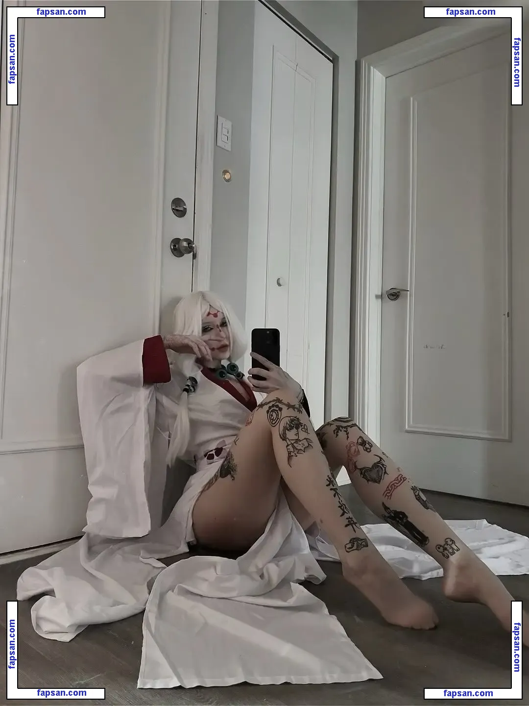 Laurinchhhe nude photo #0082 from OnlyFans