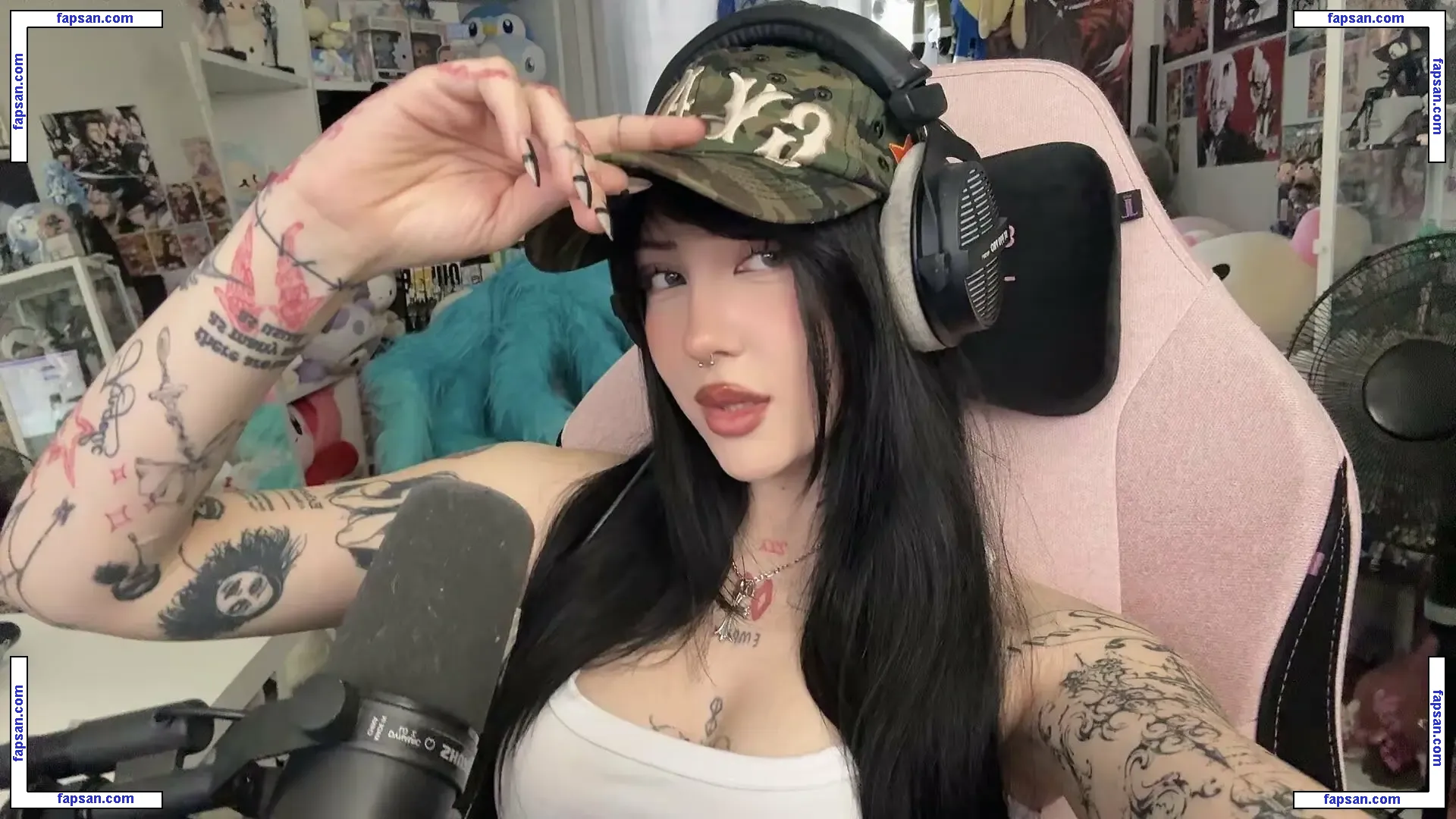 Laurinchhhe nude photo #0084 from OnlyFans