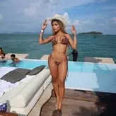 Lays Peace голая #0014