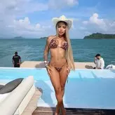 Lays Peace голая #0025