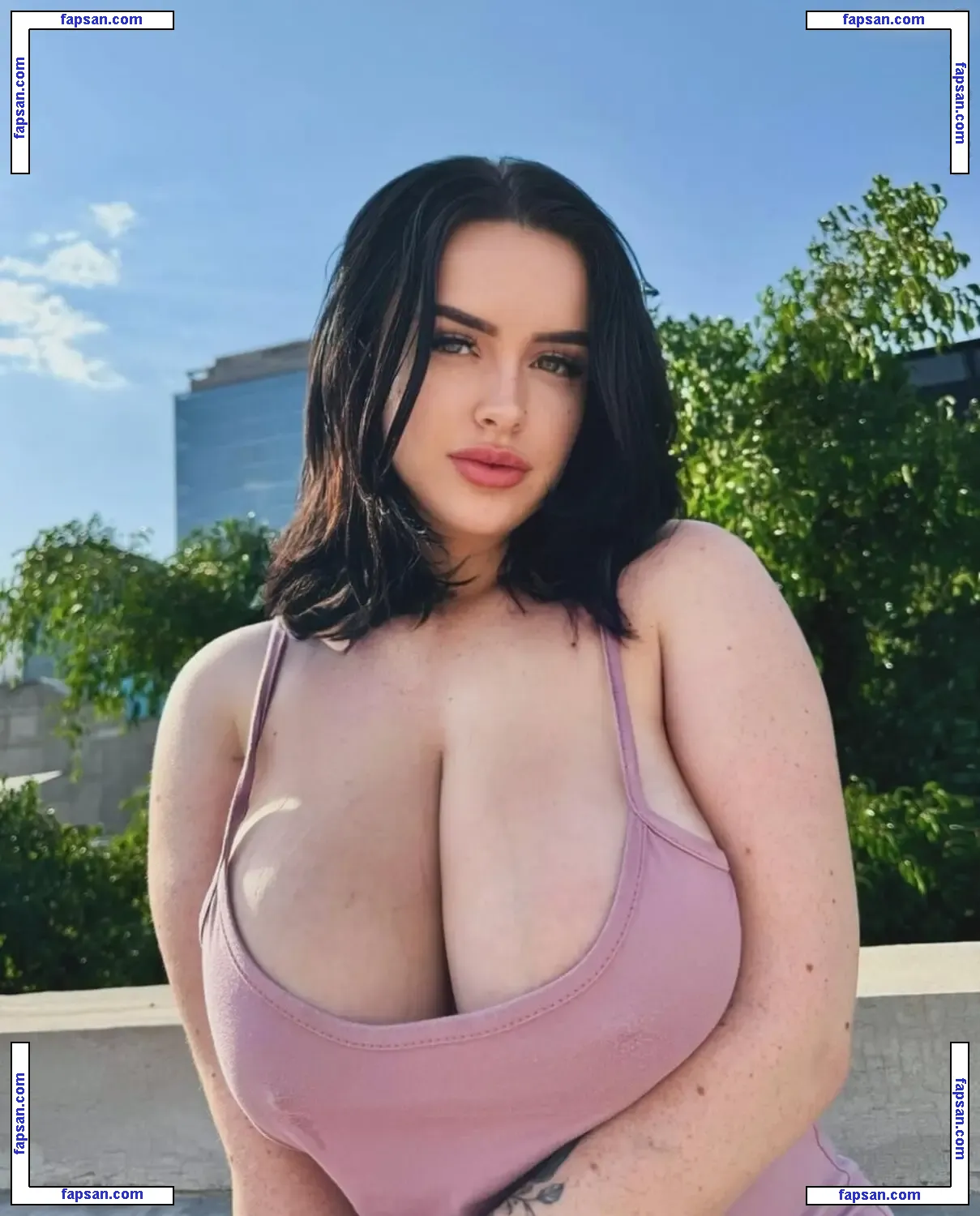 Lea Stays Peachy nude photo #0006 from OnlyFans