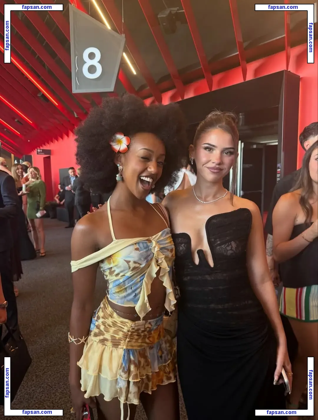 Leah Halton голая фото #0432 с Онлифанс