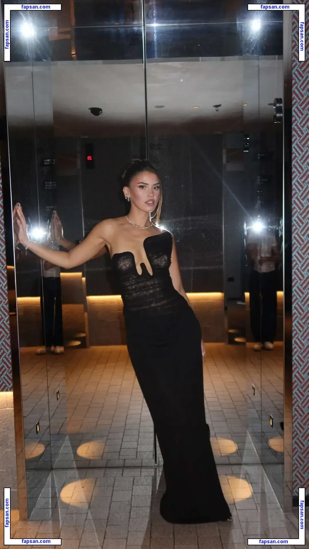 Leah Halton голая фото #0443 с Онлифанс