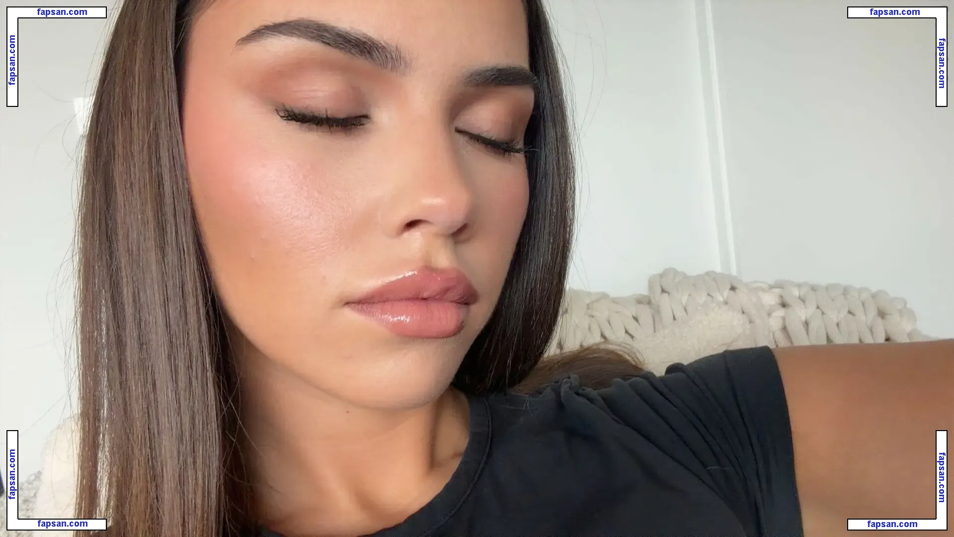 Leah Halton nude photo #0515 from OnlyFans