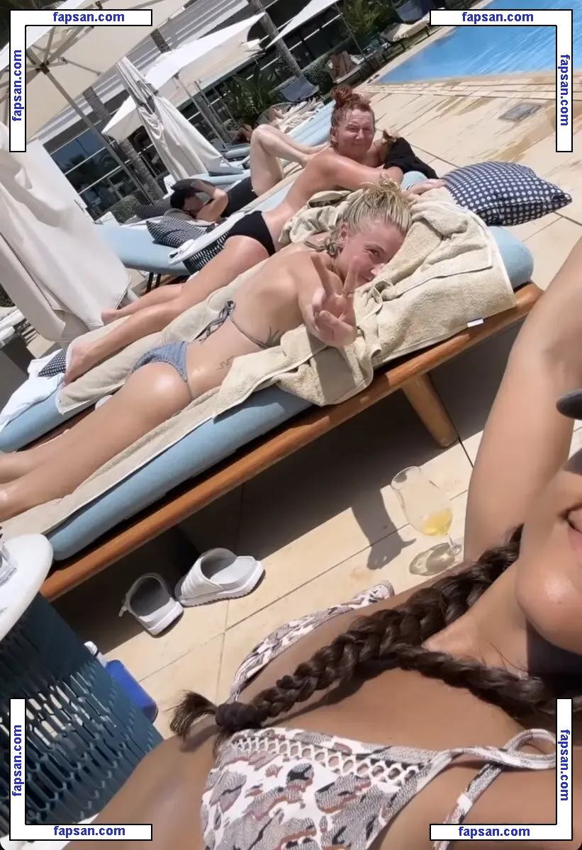 leahwilliamson nude photo #0011 from OnlyFans