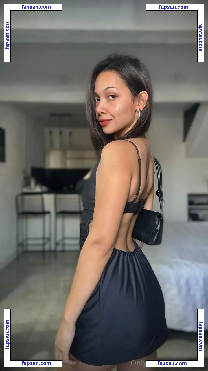 leeiia nude photo #0006 from OnlyFans
