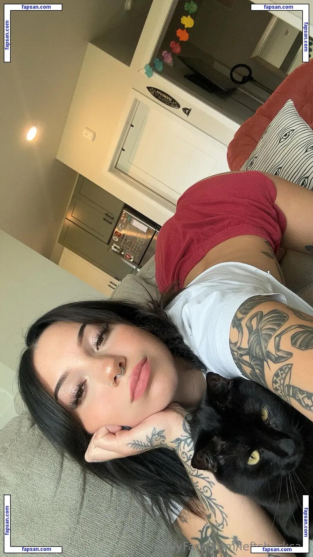 leftsharkcait nude photo #0005 from OnlyFans
