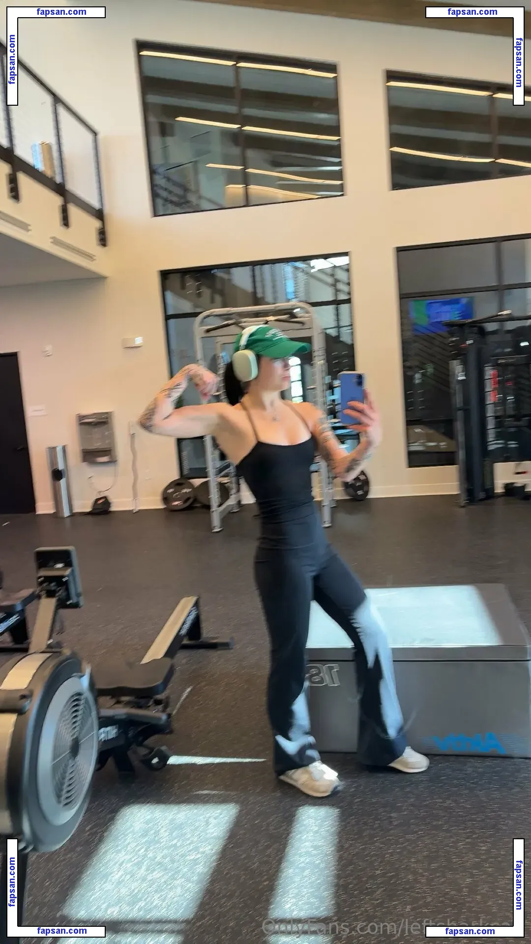 leftsharkcait nude photo #0026 from OnlyFans