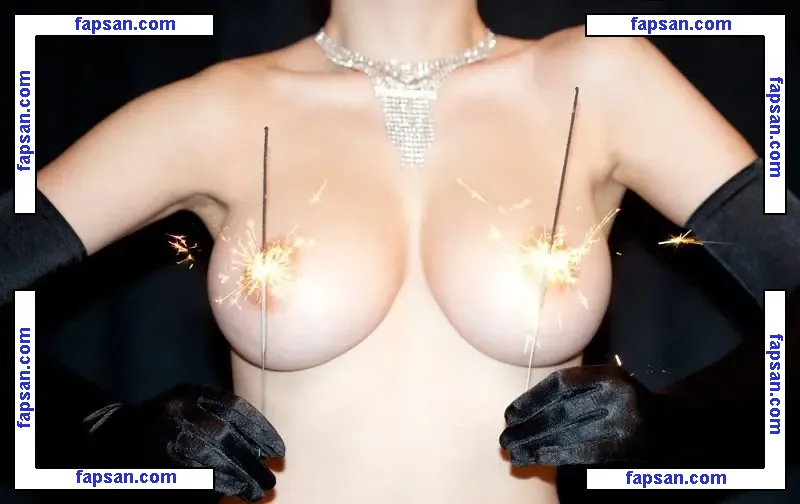 Leila Lowfire nude photo #0021 from OnlyFans