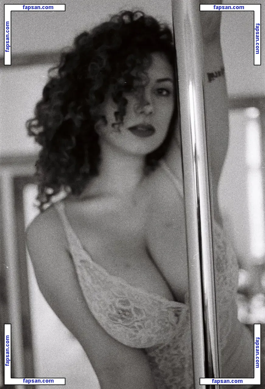 Leila Lowfire nude photo #0073 from OnlyFans
