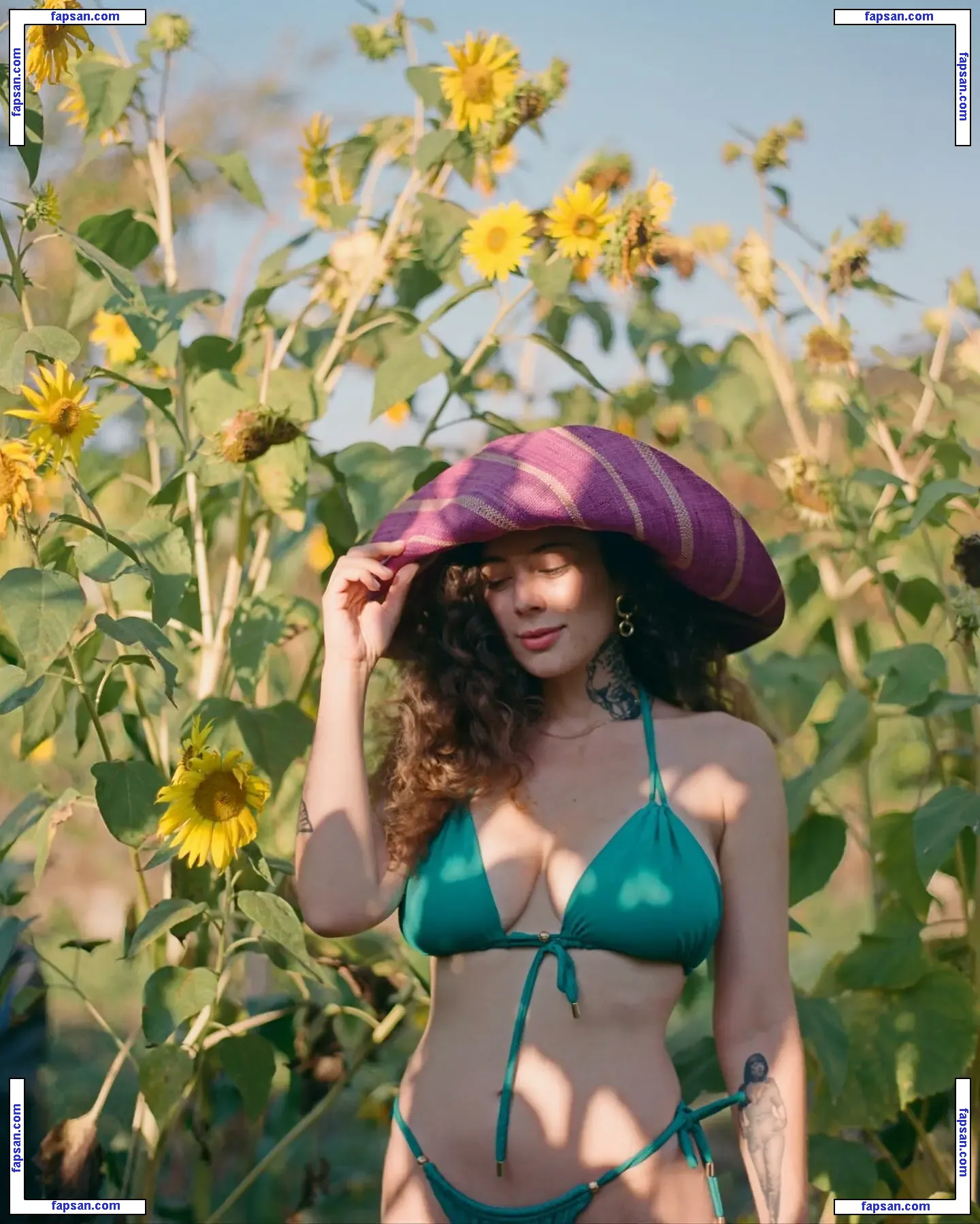 Leila Lowfire nude photo #0209 from OnlyFans