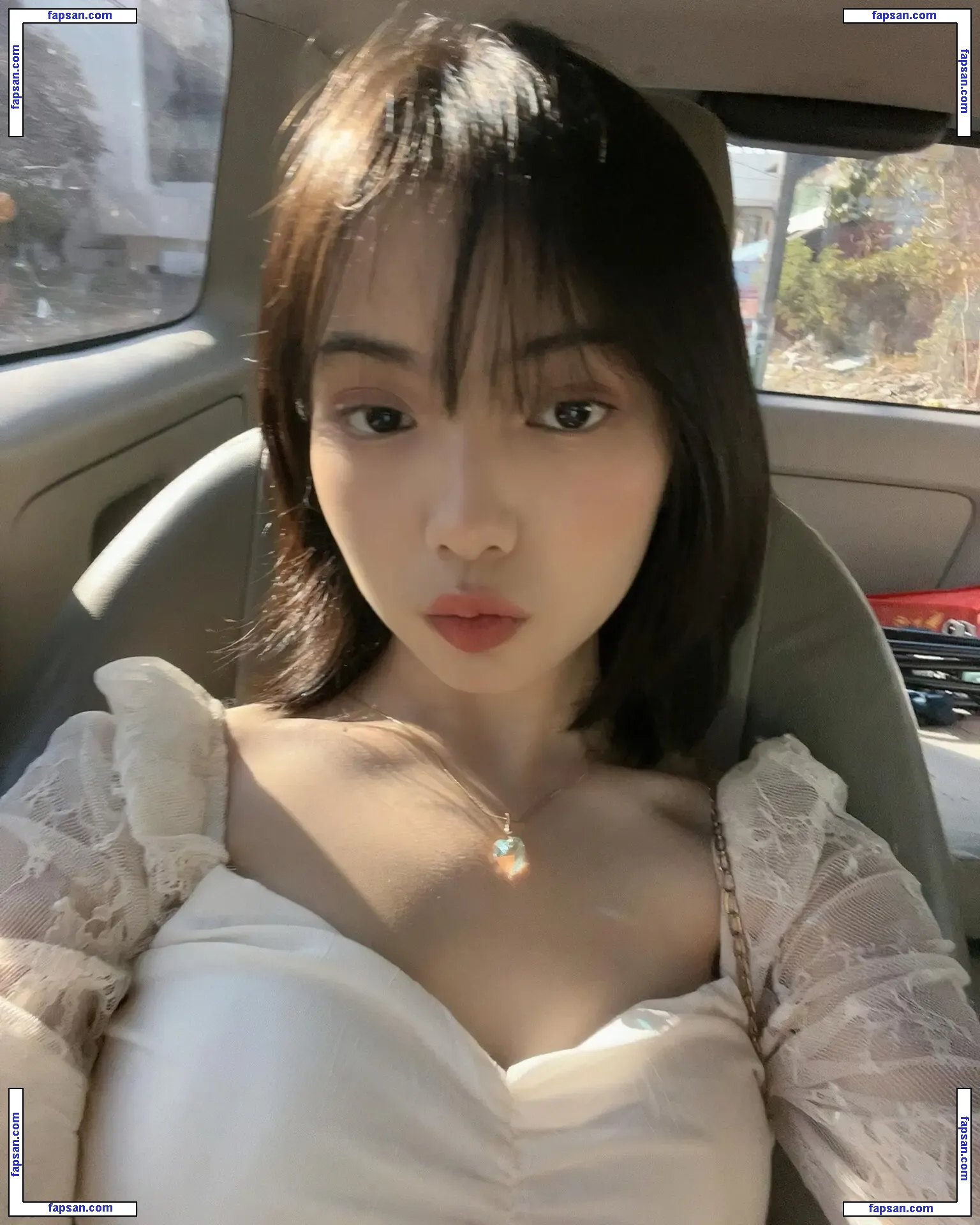 Leleyspam голая фото #0009 с Онлифанс