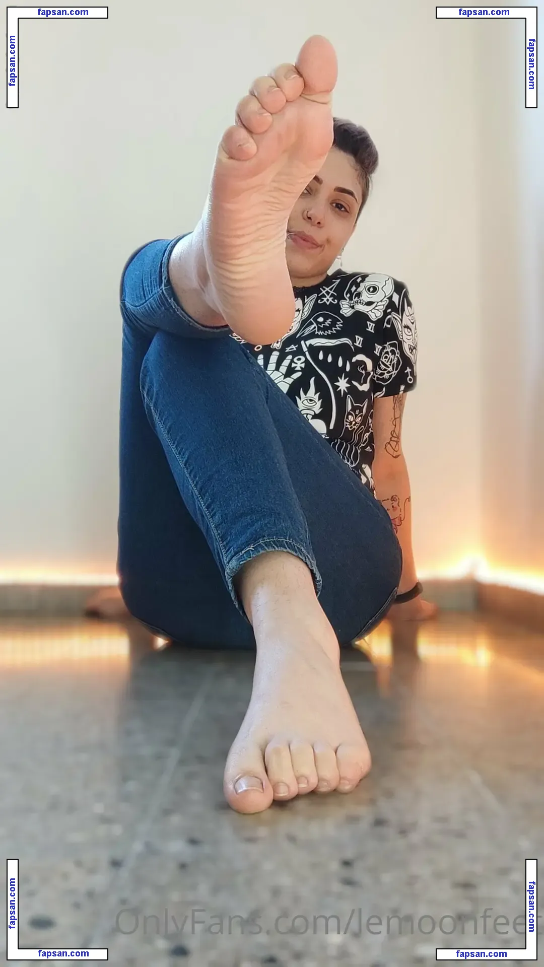 lemoonfeet nude photo #0011 from OnlyFans