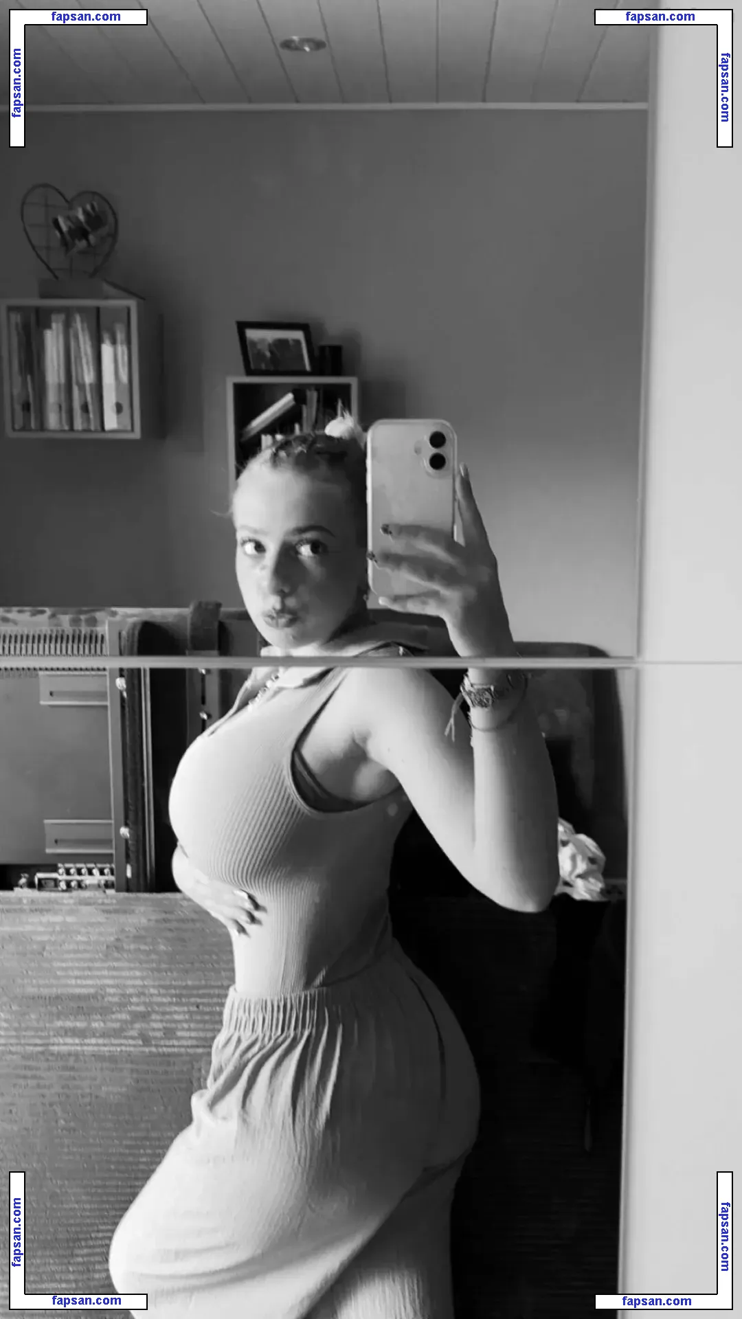 Lenasalm nude photo #0008 from OnlyFans