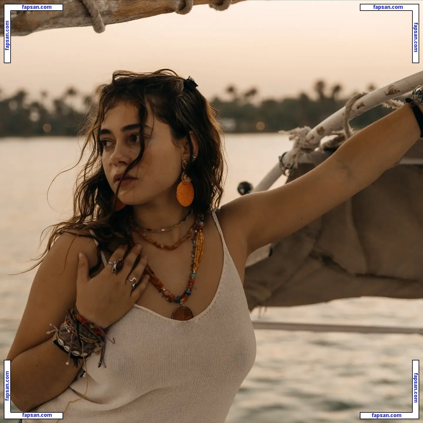 Leonie Felicia голая фото #0001 с Онлифанс