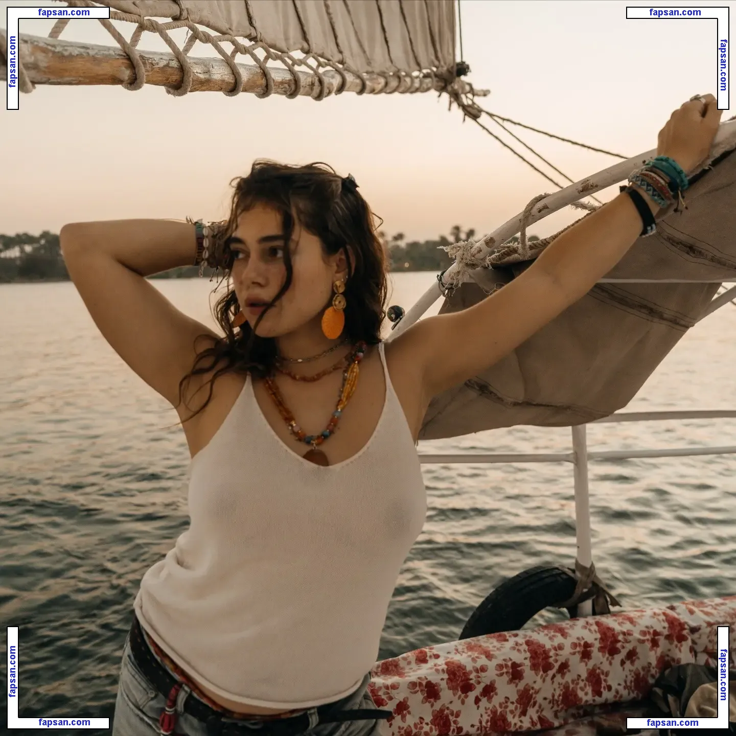 Leonie Felicia голая фото #0004 с Онлифанс