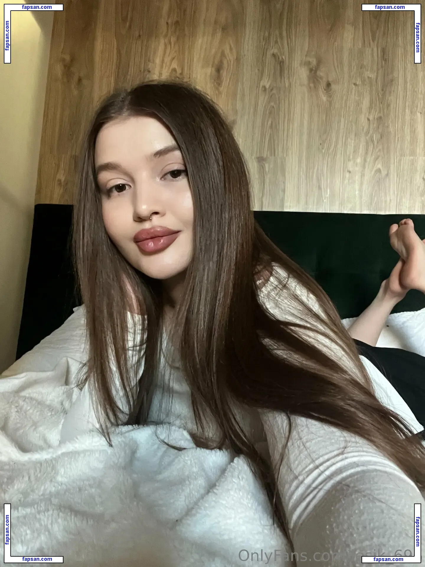lesik_696 nude photo #0010 from OnlyFans