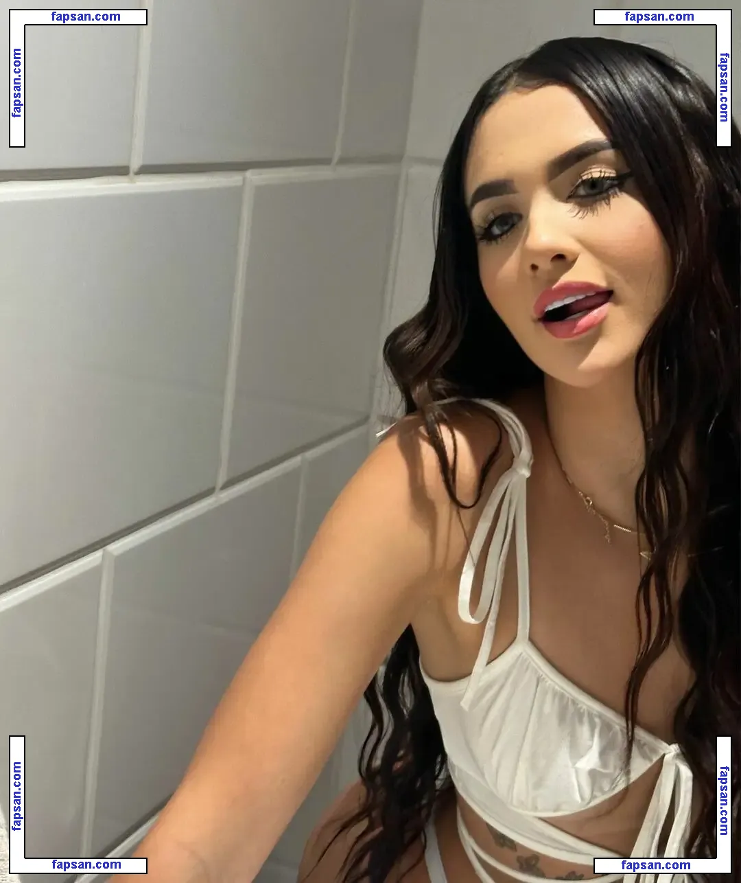 Letycia Soares nude photo #0060 from OnlyFans
