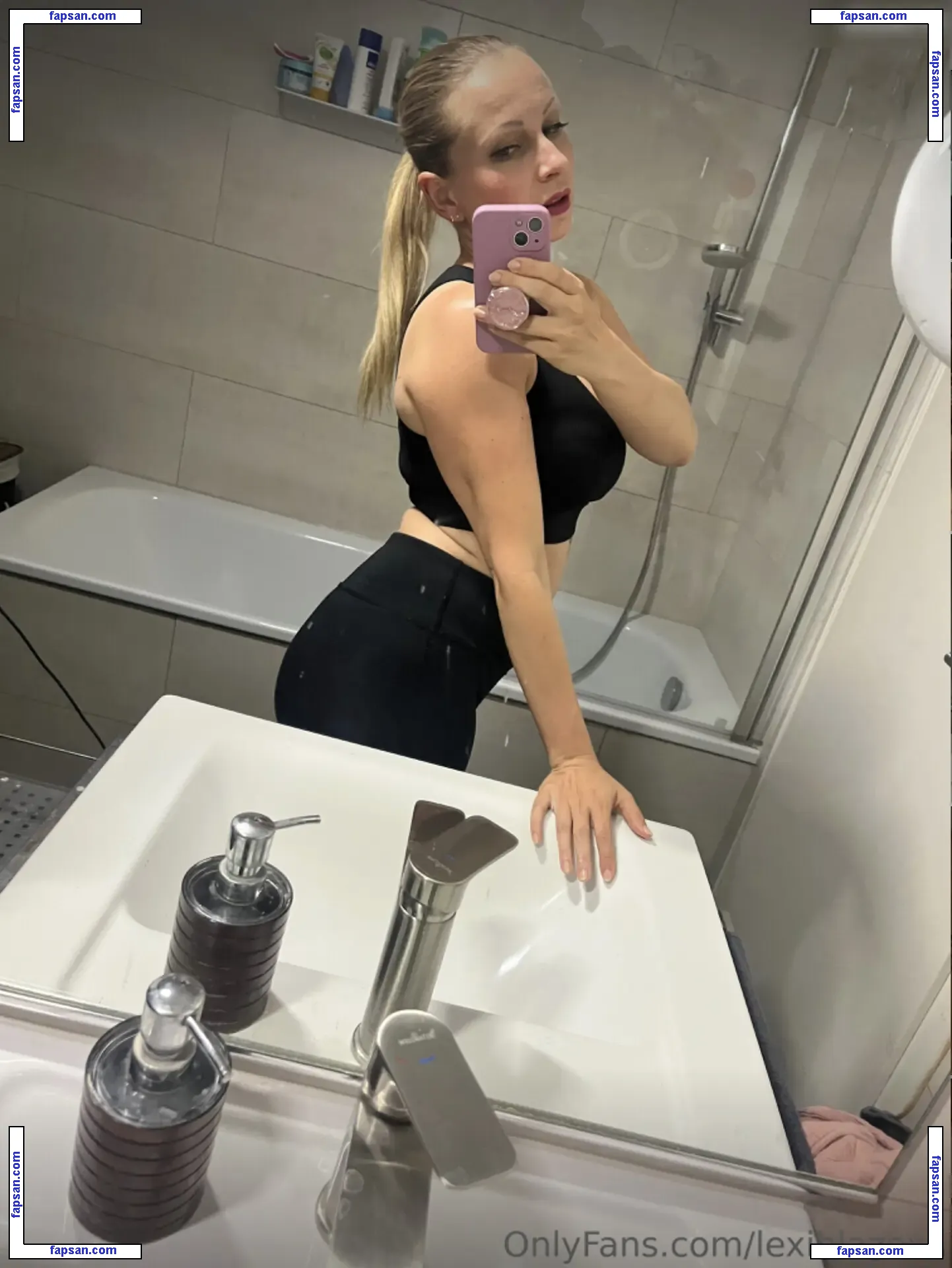 LexiblazeXx nude photo #0004 from OnlyFans