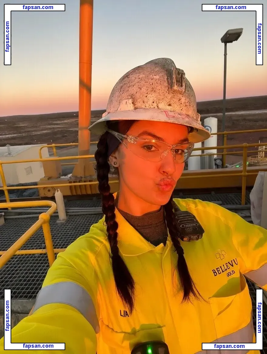 Lia Leiper nude photo #0008 from OnlyFans