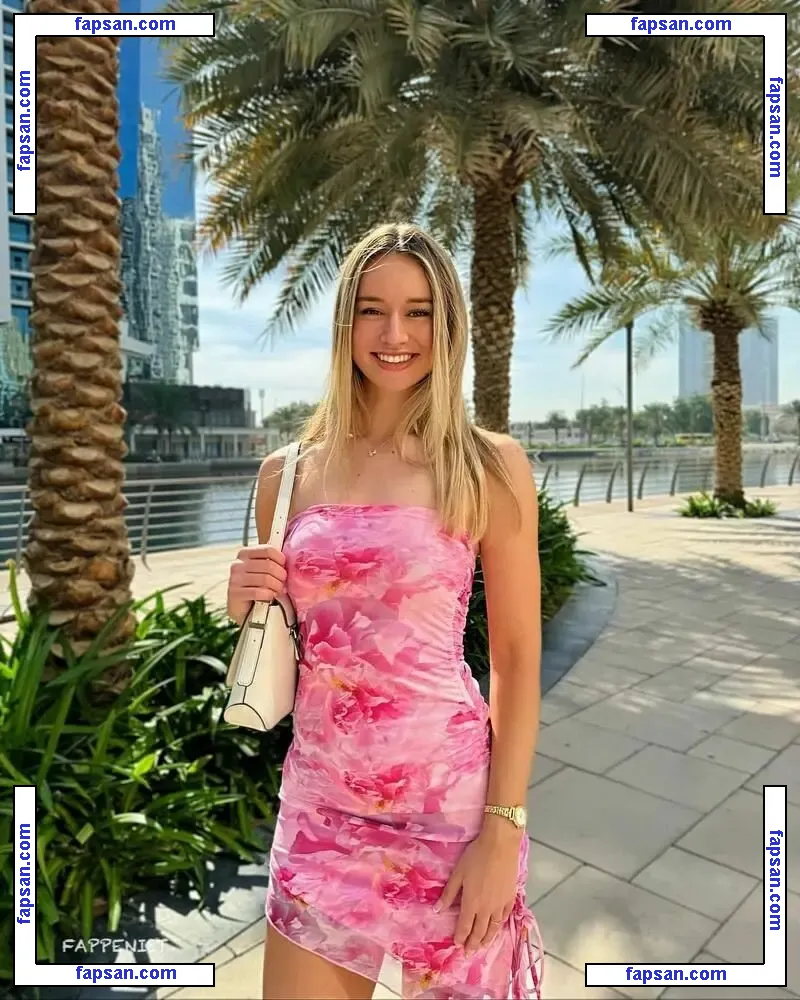 Lia Lewis nude photo #0011 from OnlyFans