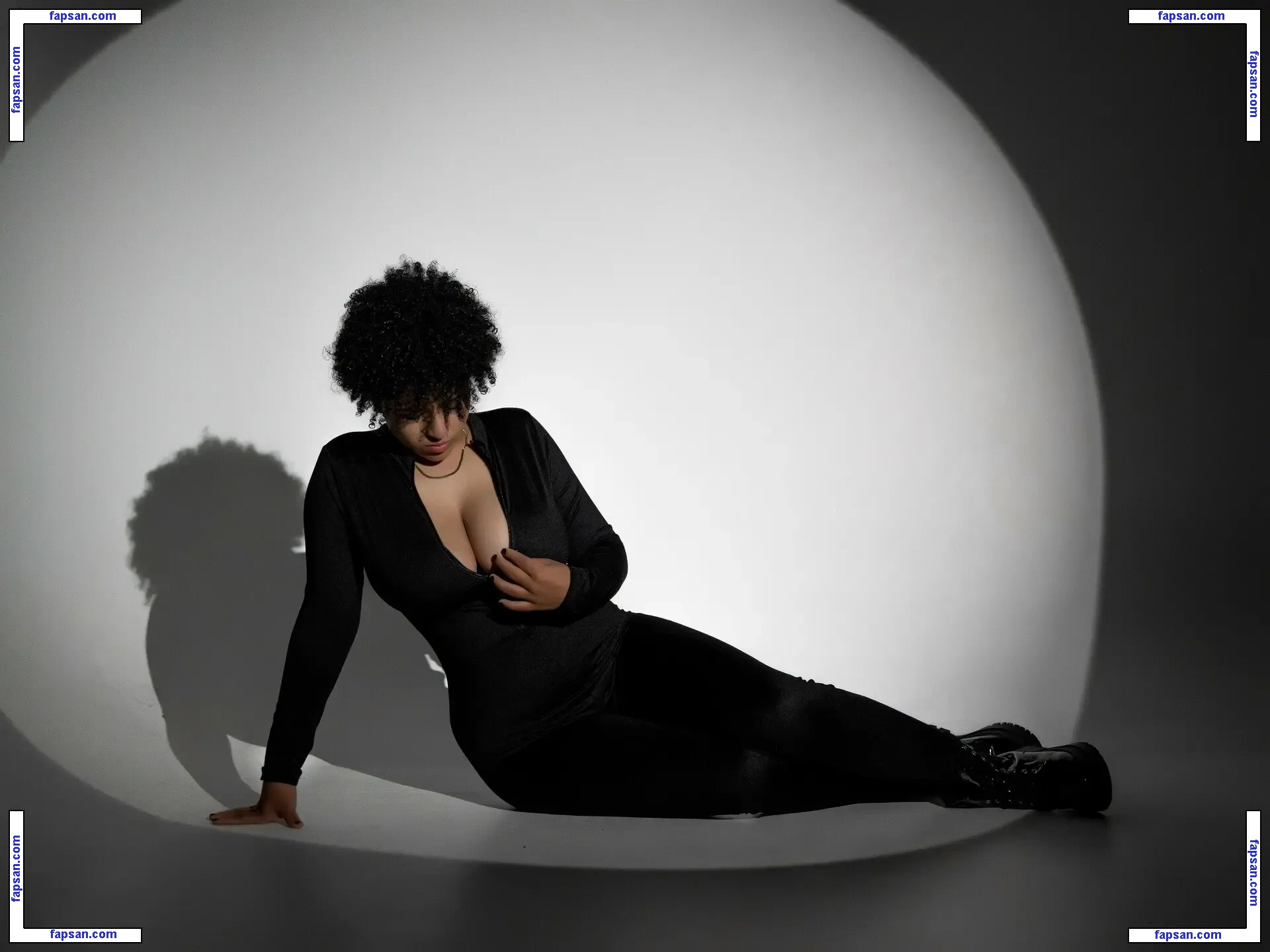 Liaamoretzz nude photo #0001 from OnlyFans