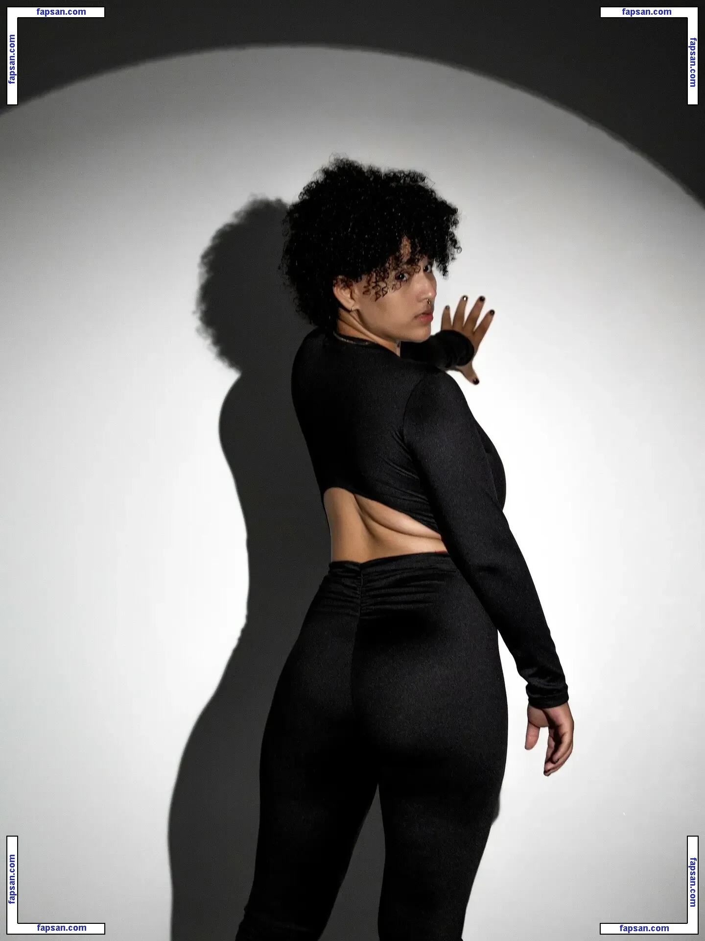 Liaamoretzz nude photo #0002 from OnlyFans