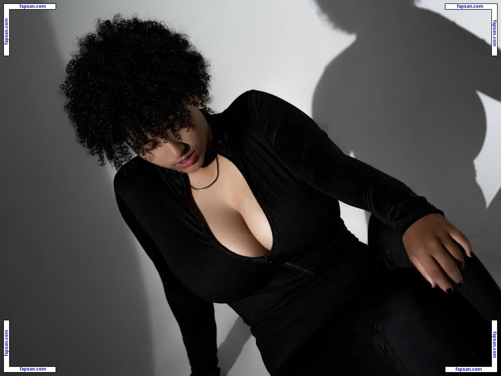 Liaamoretzz nude photo #0003 from OnlyFans