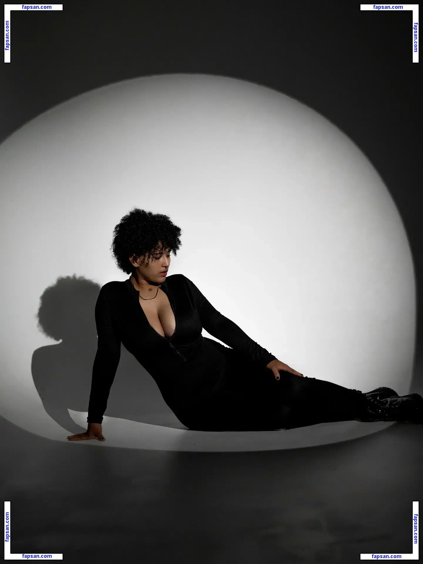 Liaamoretzz nude photo #0004 from OnlyFans