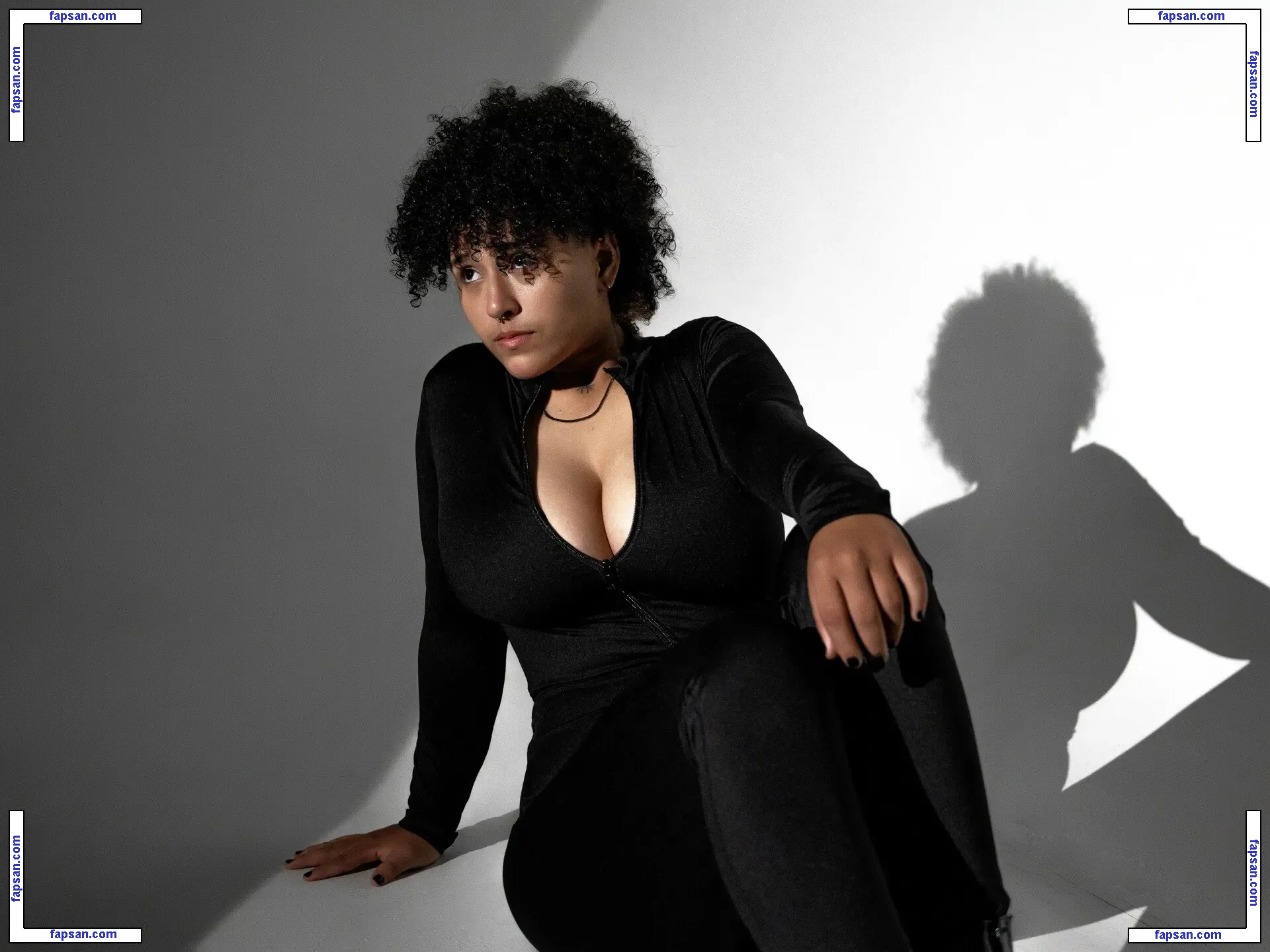 Liaamoretzz nude photo #0005 from OnlyFans