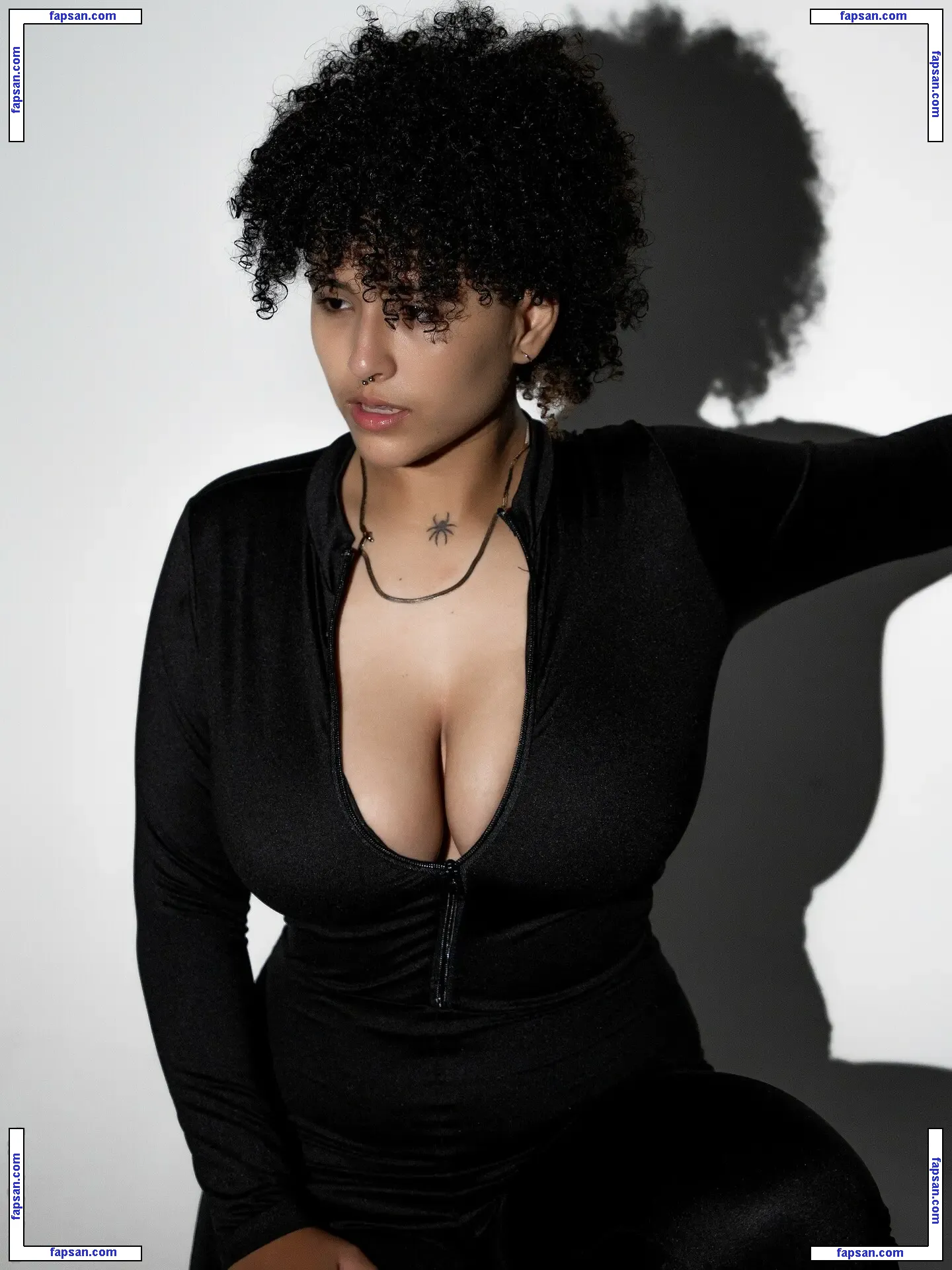 Liaamoretzz nude photo #0006 from OnlyFans