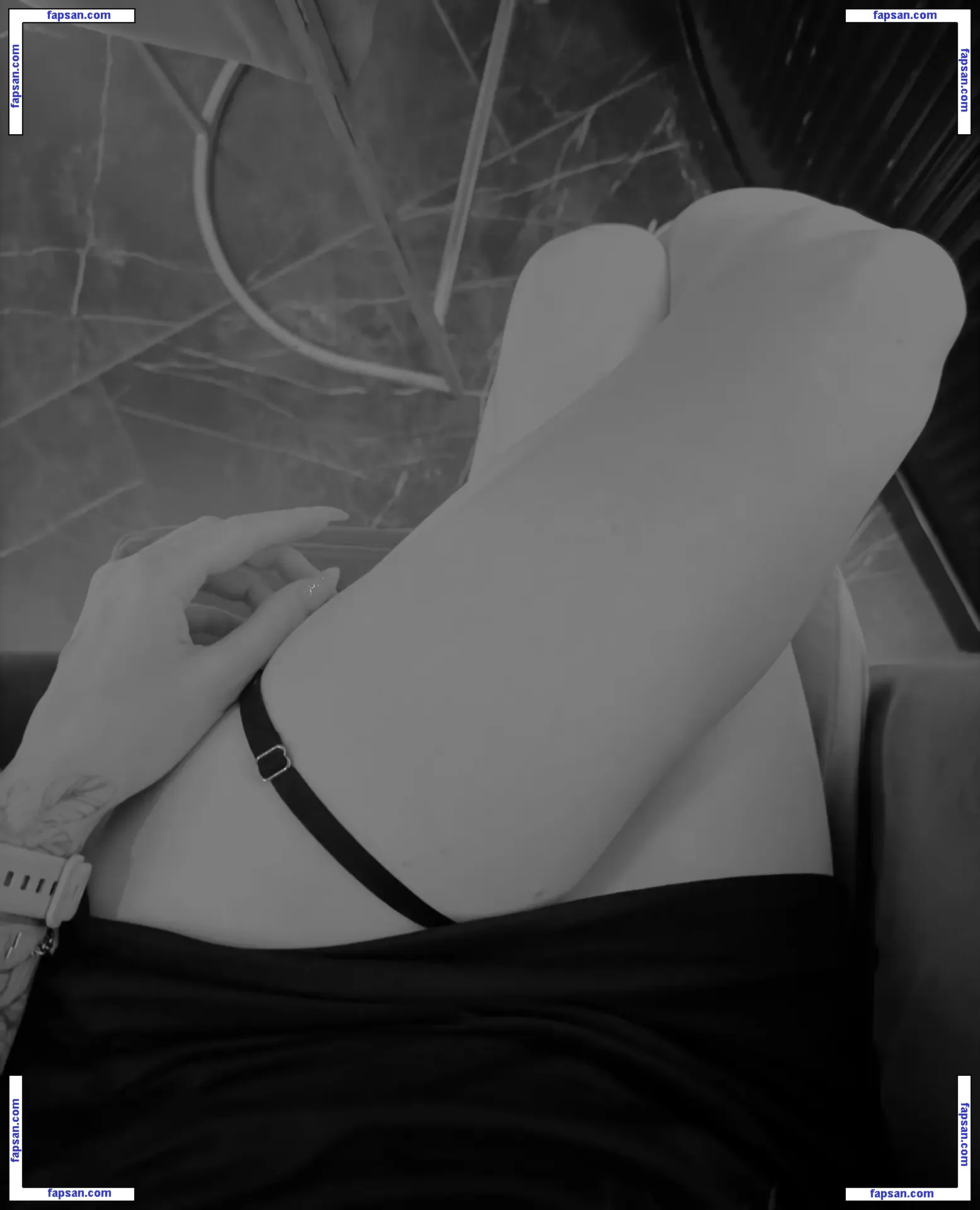 Liana_Fox nude photo #0031 from OnlyFans
