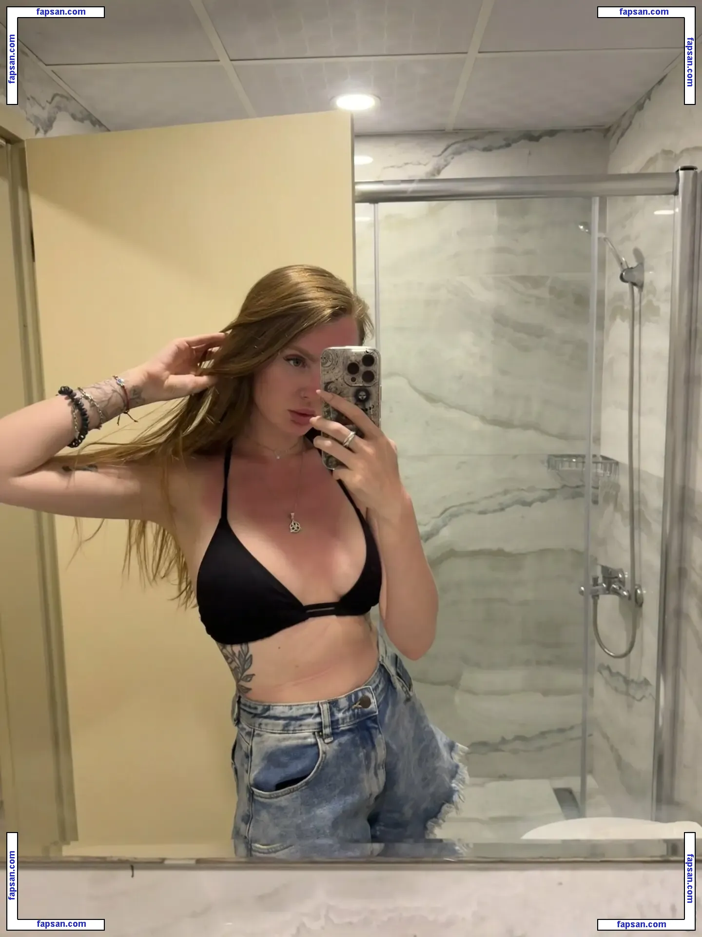 Liana_Fox nude photo #0032 from OnlyFans