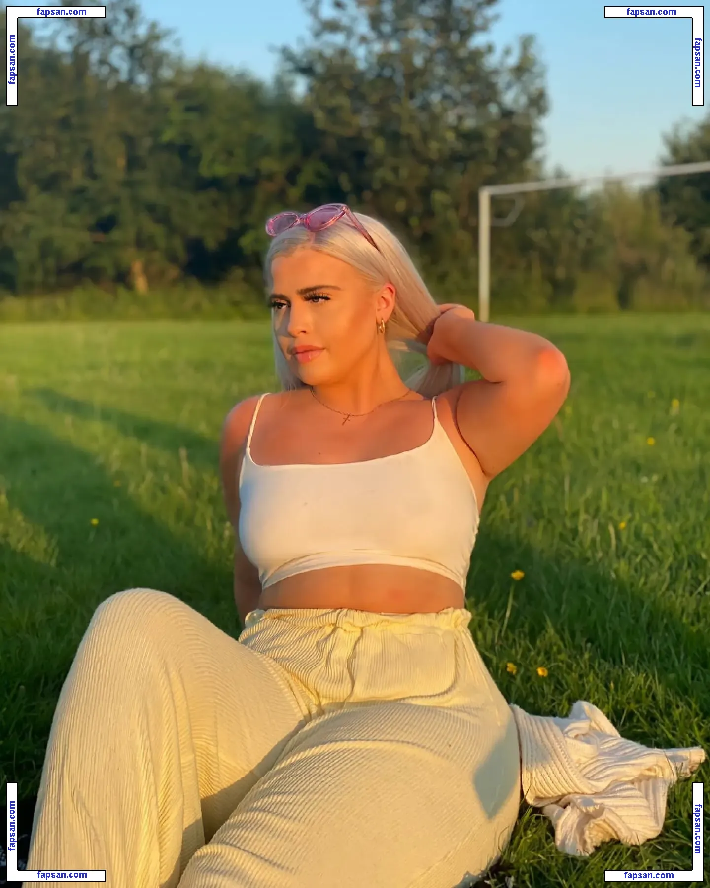 libbyrebecca nude photo #0025 from OnlyFans