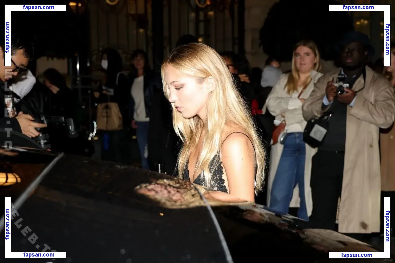 Lila Grace Moss nude photo #0125 from OnlyFans