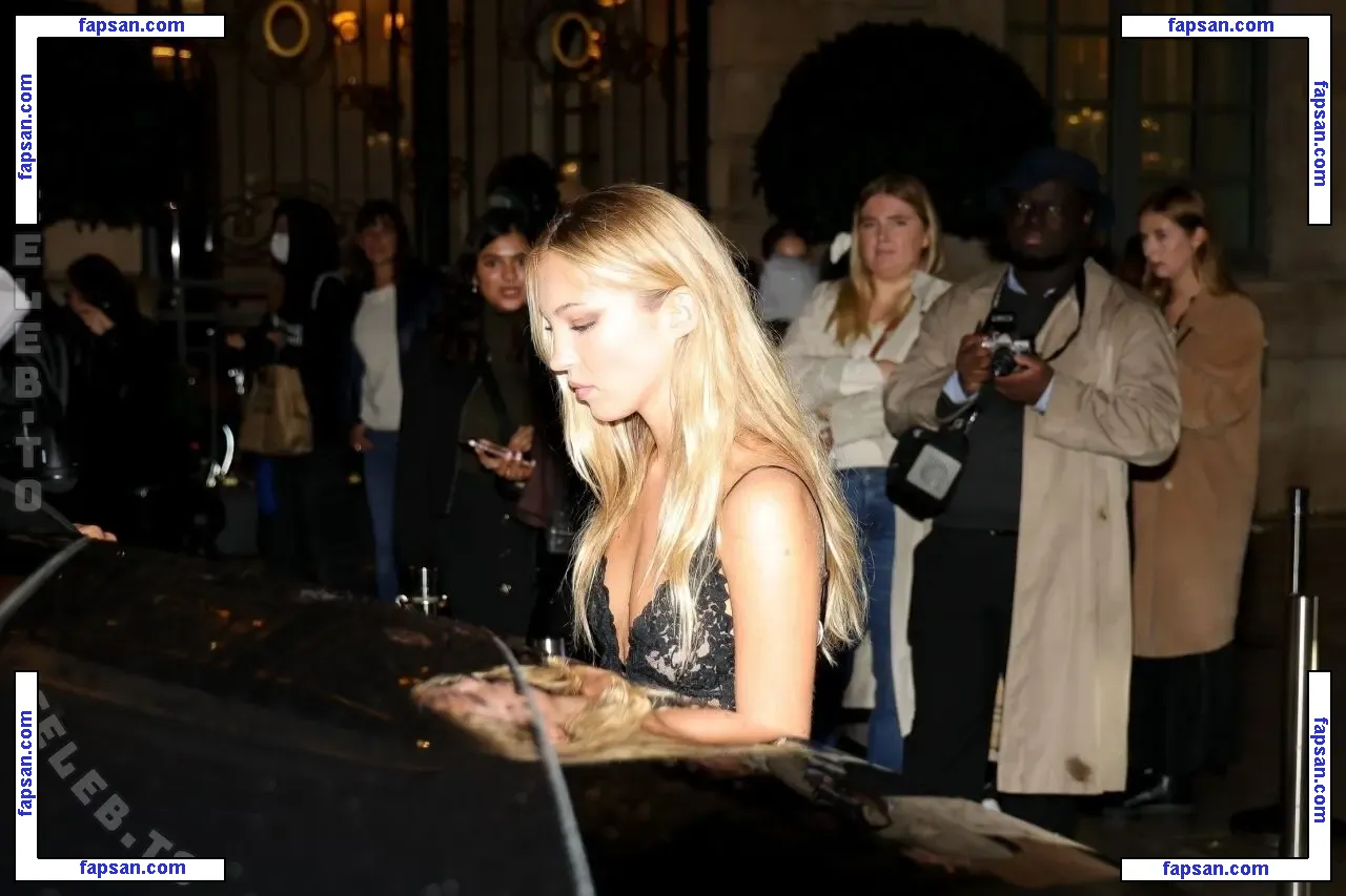 Lila Grace Moss nude photo #0127 from OnlyFans