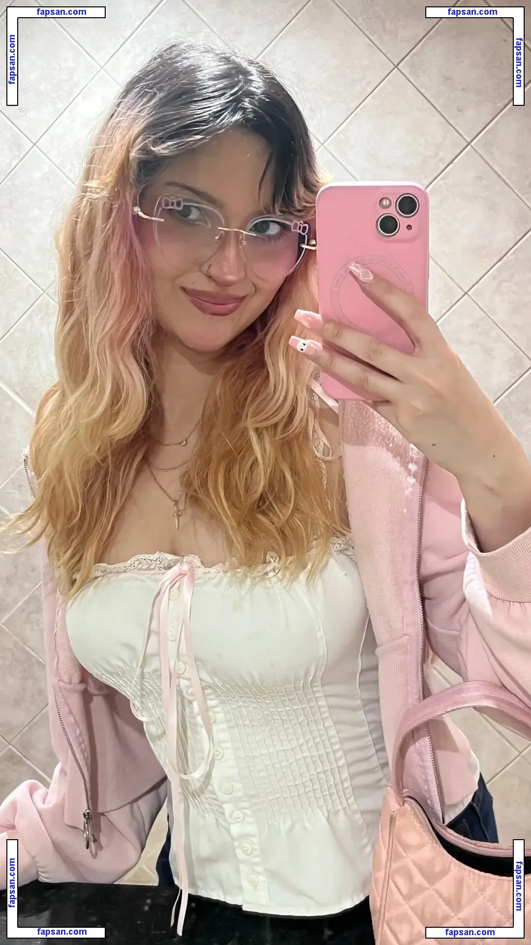 Lilcutiecherie nude photo #0040 from OnlyFans