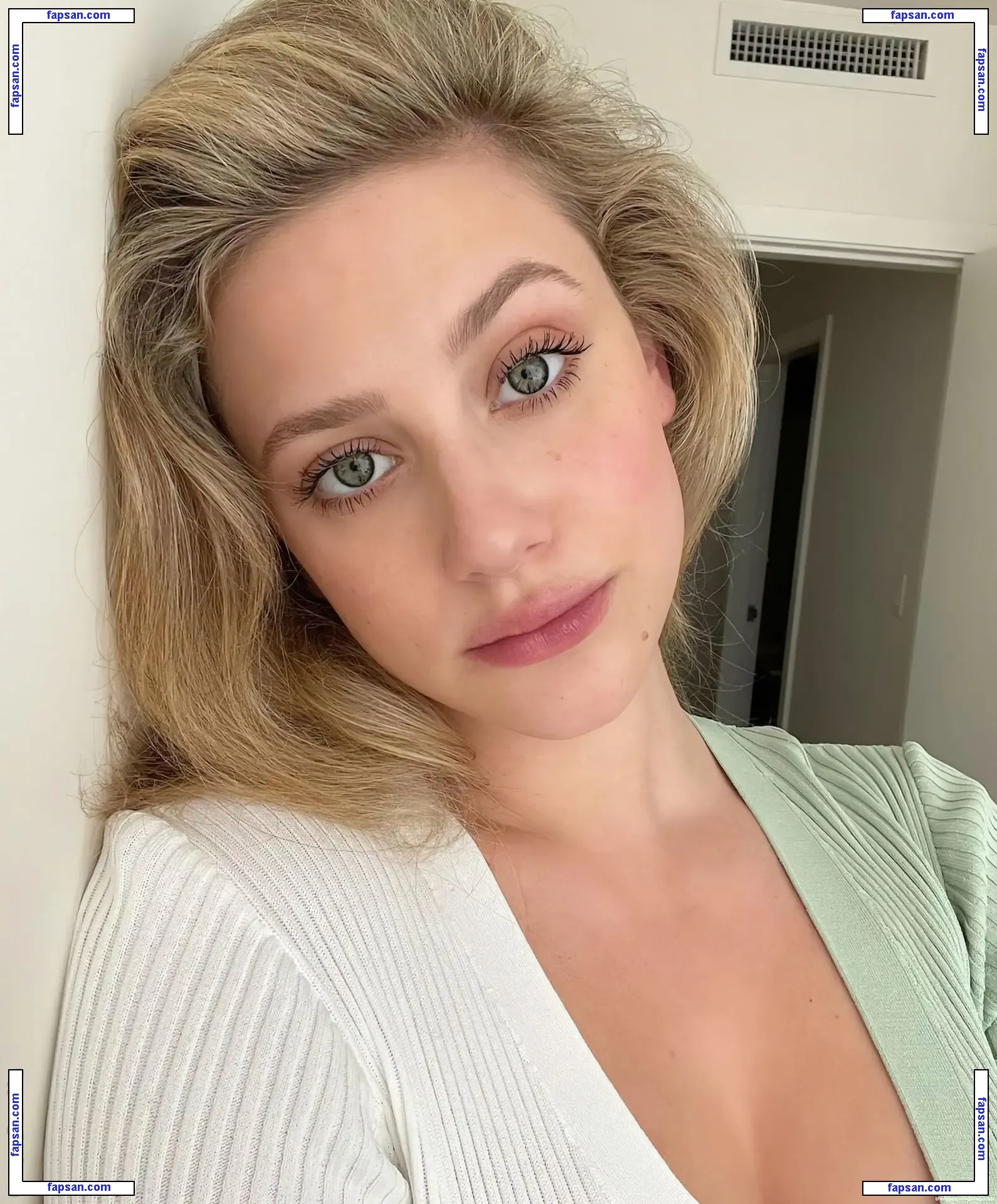 Lili Reinhart голая фото #0181 с Онлифанс