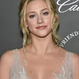 Lili Reinhart голая #0263