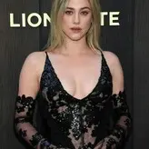 Lili Reinhart голая #0572