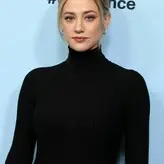 Lili Reinhart голая #0709