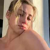 Lili Reinhart голая #0731