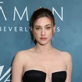 Lili Reinhart голая #0855