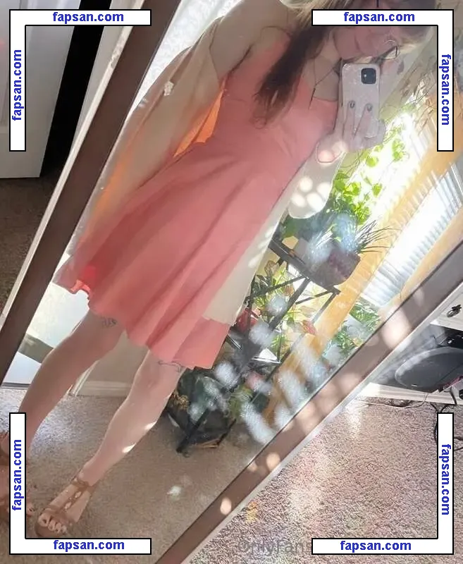 LilithStarfall nude photo #0008 from OnlyFans