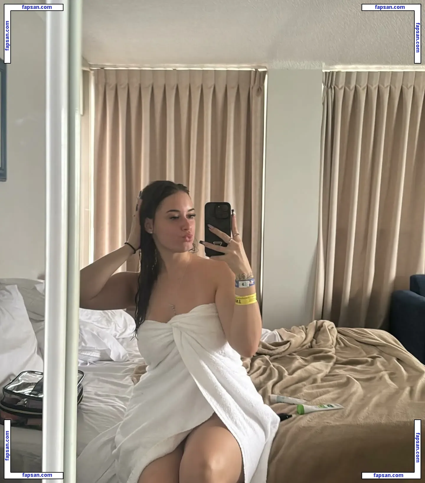 Lillyahna Solway nude photo #0004 from OnlyFans