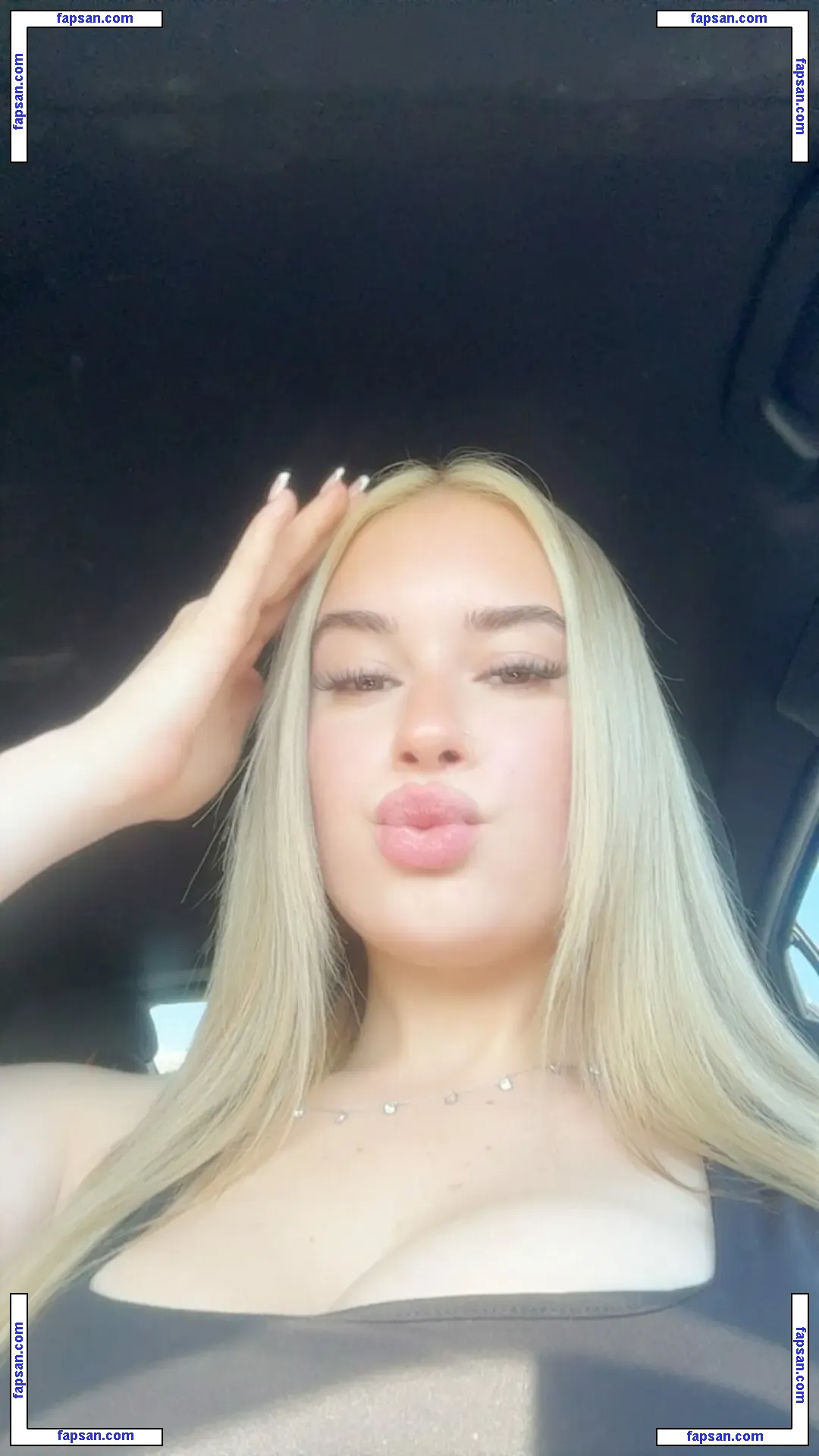 Lillyahna Solway nude photo #0019 from OnlyFans