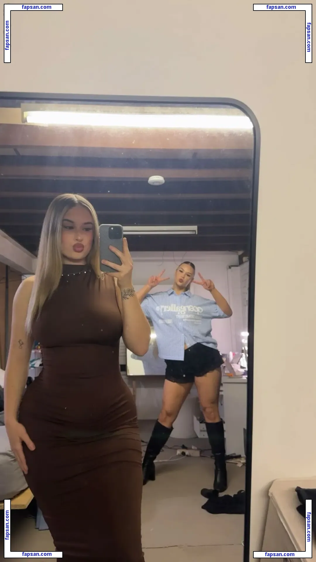 Lillyahna Solway nude photo #0020 from OnlyFans