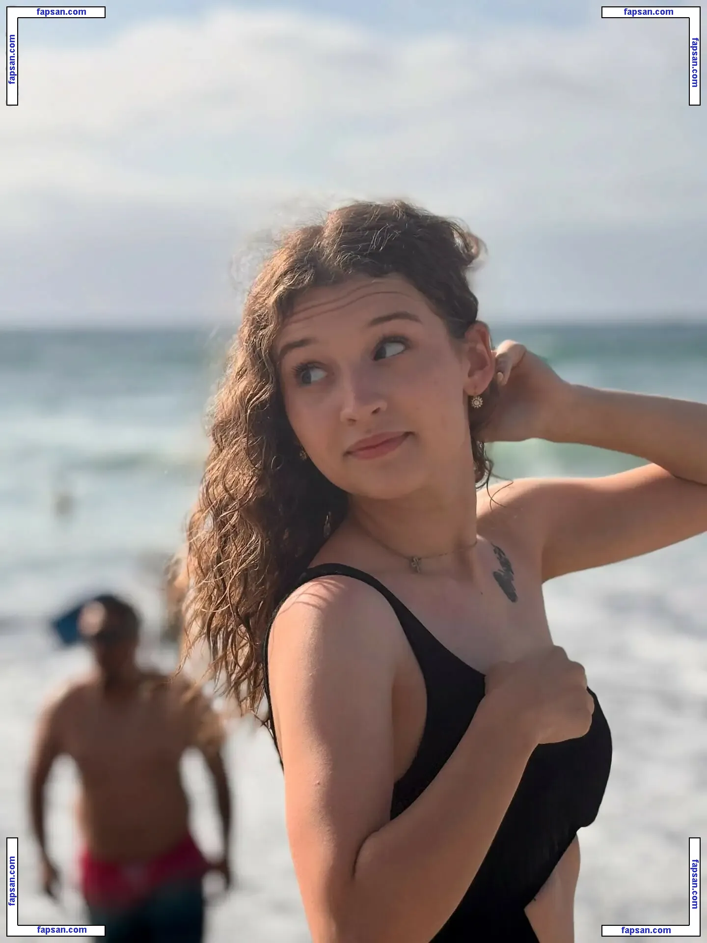 Lillylegends nude photo #0004 from OnlyFans