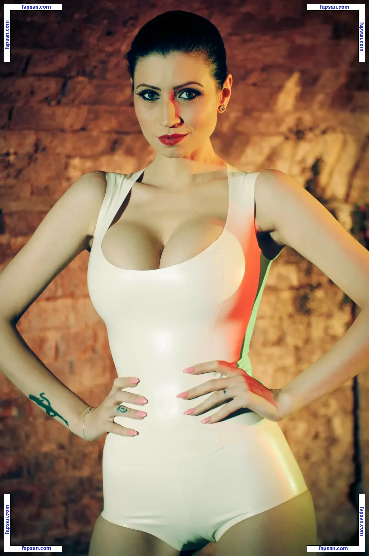 Lillyroma1982 nude photo #1586 from OnlyFans