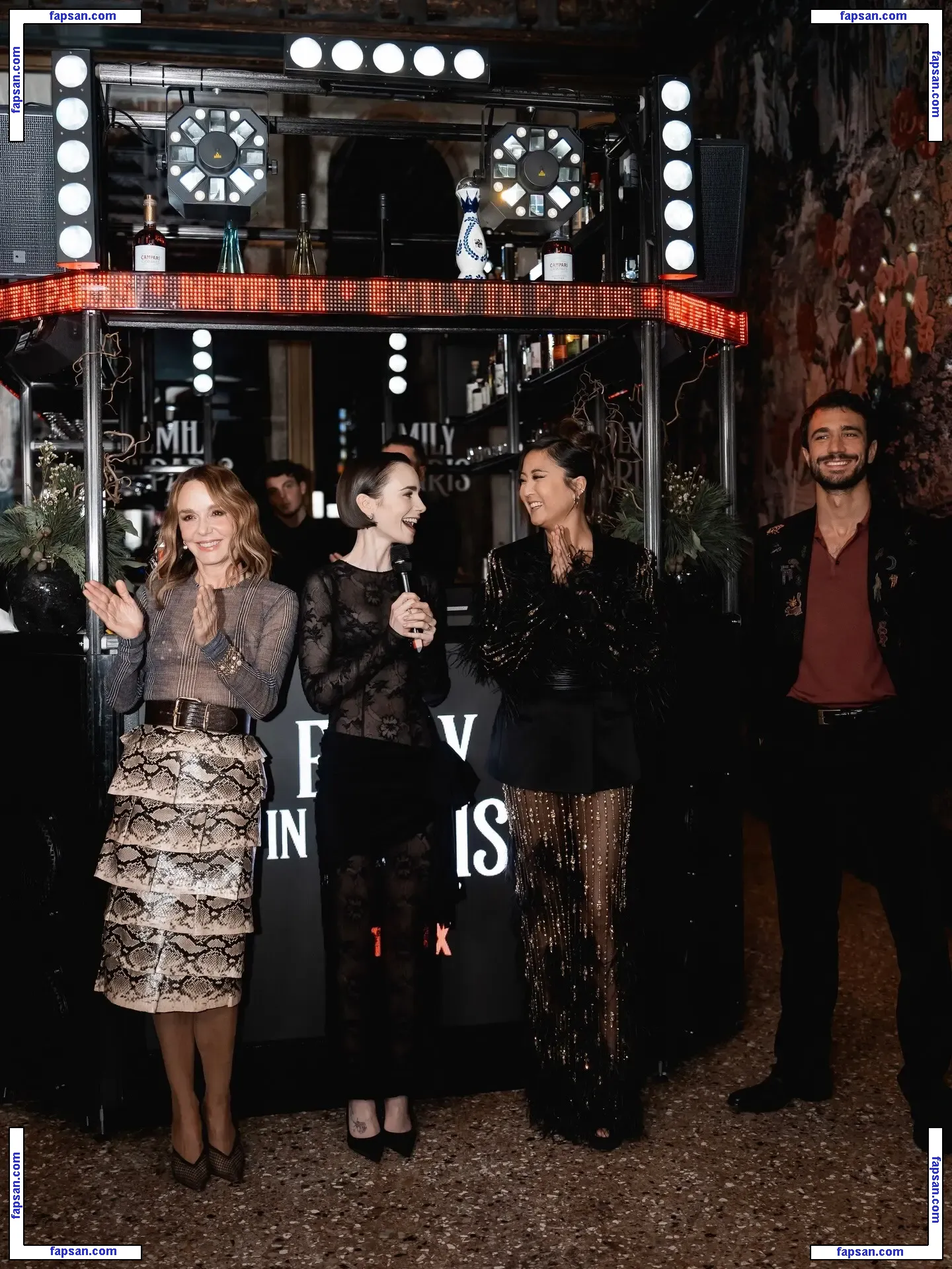 Lily Collins голая фото #1127 с Онлифанс